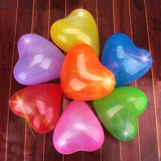 Aga4Kids Latexový balónek Srdce s LED diodou mix barev 25 cm