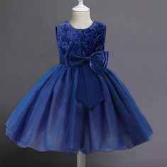 Northix Večerní šaty s mašlí a květinami - modrá 
